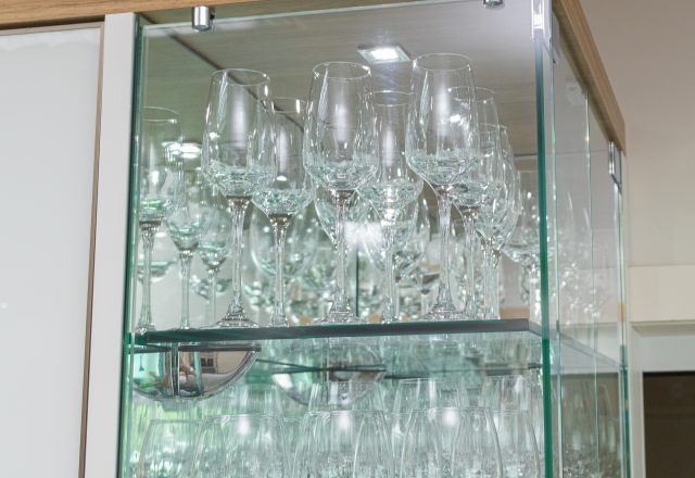 Cozinha Completa com Cristaleira de vidro
